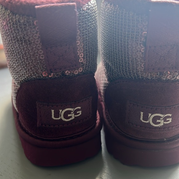 Uggs Toddler Size 7 sequence - Picture 2 of 8